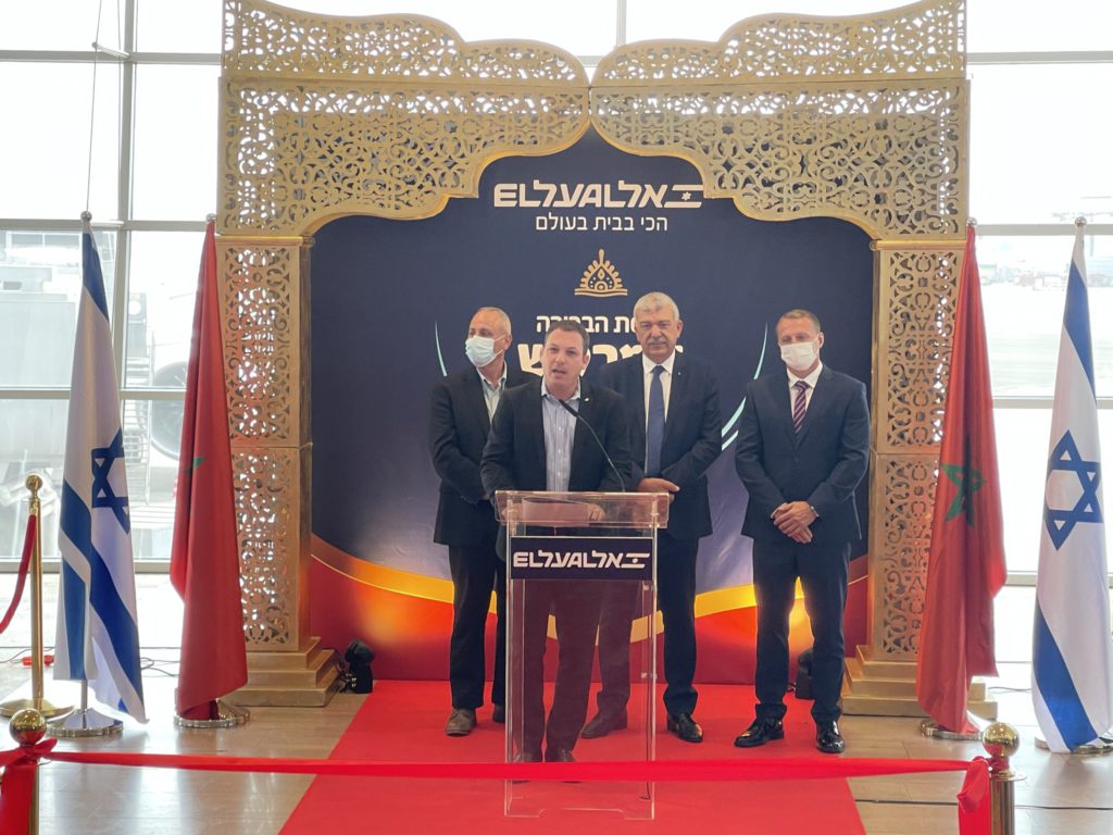 אביגל שורק מנכ"ל אל על, יואל רזבוזוב שר התיירות, ונציג משרד התיירות המרוקני