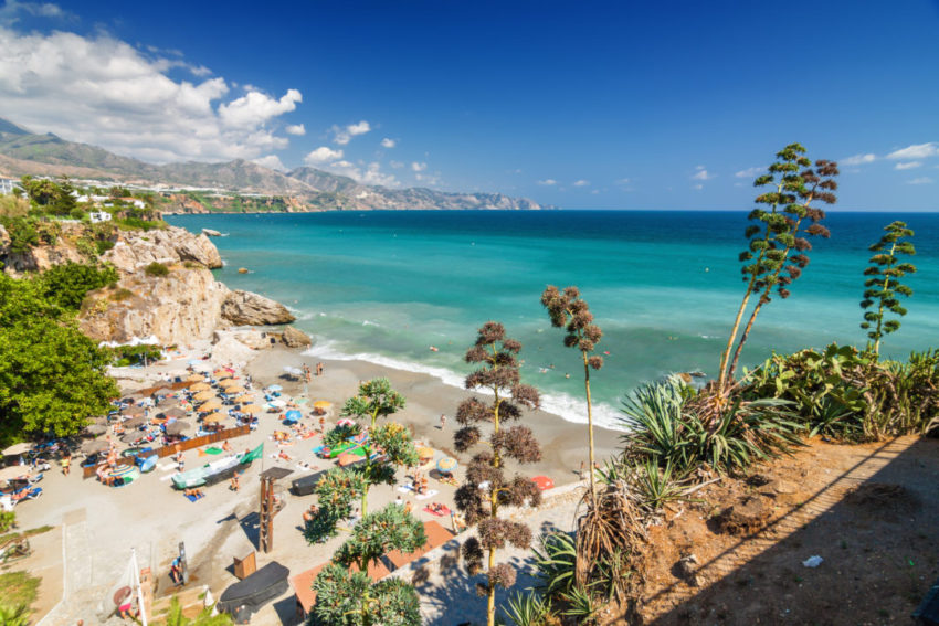 החוף הציורי של Nerja